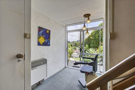 Photo of property in 9 Whitby Place, Westown, New Plymouth, 4310