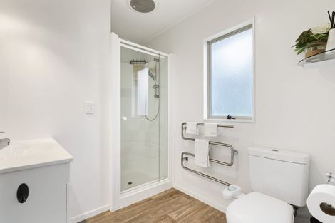 Photo of property in 10 Owl Court, Unsworth Heights, Auckland, 0632