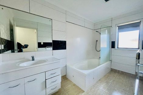 Photo of property in 22 Rock Daisy Crescent, Mangere, Auckland, 2022