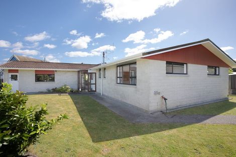 Photo of property in 8 Mansell Crescent, Bulls, 4818