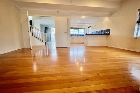 Photo of property in 24 Vipond Road, Stanmore Bay, Whangaparaoa, 0932