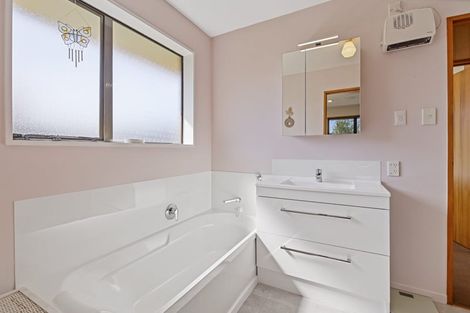 Photo of property in 6 Thornhill Place, Sockburn, Christchurch, 8042