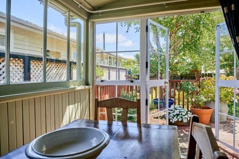 Photo of property in 17 Mahoe Street, Eastbourne, Lower Hutt, 5013