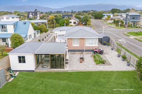 Photo of property in 20 Cook Street, Carters Beach, Westport, 7825