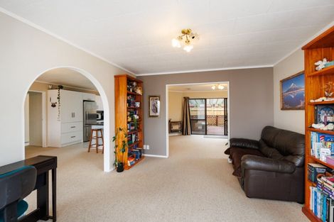 Photo of property in 46 Chatsworth Place, Highbury, Palmerston North, 4412