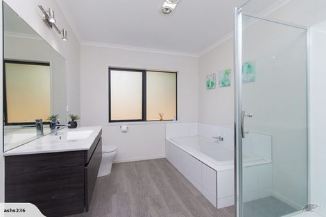 Photo of property in 4 Armstrong Way, Waiuku, 2123