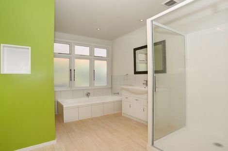 Photo of property in 390 Featherston Street, Palmerston North, 4414