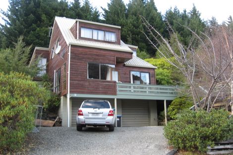 Photo of property in 5 Mackinnon Terrace, Sunshine Bay, Queenstown, 9300