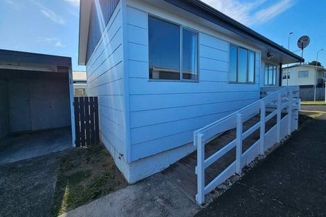 Photo of property in 17 Tainui Street, Castlecliff, Whanganui, 4501