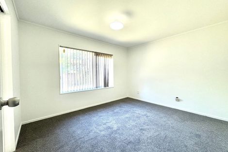 Photo of property in 17 Horlicks Place, Randwick Park, Auckland, 2105