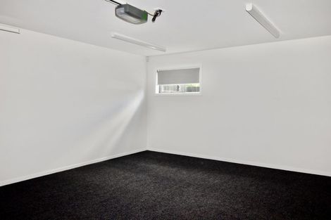 Photo of property in 3/94 Target Road, Totara Vale, Auckland, 0629