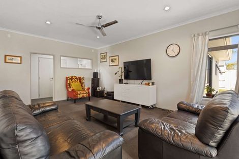 Photo of property in 102 Oriental Parade, Papamoa Beach, Papamoa, 3118