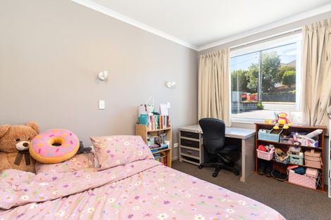 Photo of property in 10 Larsen Crescent, Tawa, Wellington, 5028