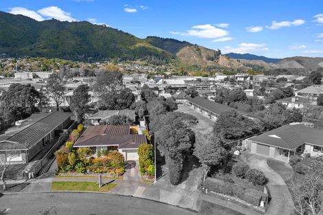 Photo of property in 28 Rewarewa Crescent, Waikanae, 5036