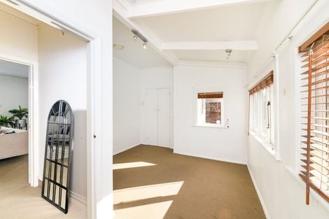 Photo of property in 53 Manson Street, Terrace End, Palmerston North, 4410