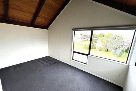 Photo of property in 22 Goodwood Drive, Goodwood Heights, Auckland, 2105