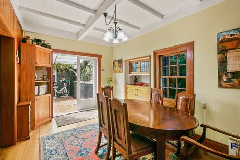 Photo of property in 124 Pendarves Street, New Plymouth, 4312