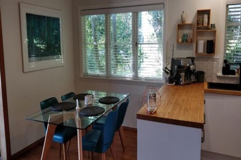 Photo of property in 33 Huntingdon Street, Northland, Wellington, 6012