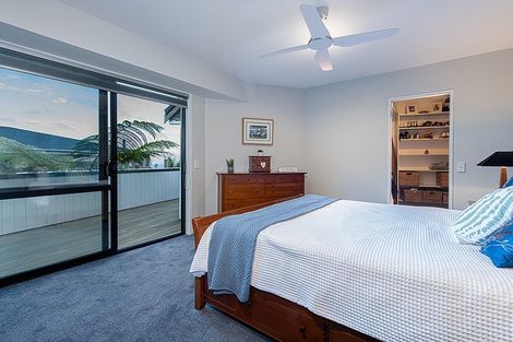 Photo of property in 36 Knights Road, Rothesay Bay, Auckland, 0630