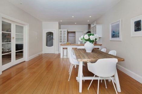 Photo of property in 26 Saint Andrews Square, Strowan, Christchurch, 8052