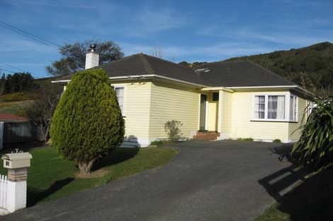 Photo of property in 21 Gardiner Grove, Wainuiomata, Lower Hutt, 5014