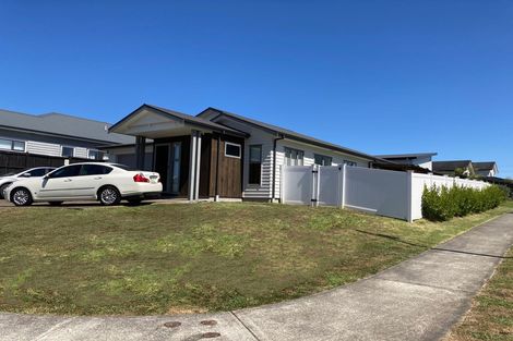Photo of property in 2 Huarahi Pai Road, Huapai, Kumeu, 0810