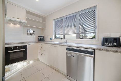 Photo of property in 8/4 Keeling Road, Henderson, Auckland, 0612