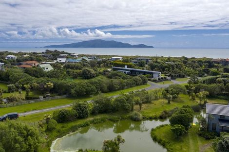Photo of property in 106 Paetawa Road, Peka Peka, Waikanae, 5391