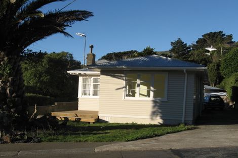 Photo of property in 13a Lyndfield Lane, Newlands, Wellington, 6037