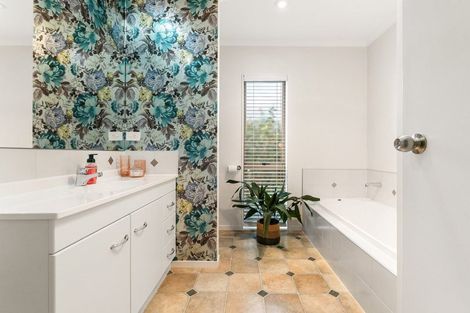 Photo of property in 47 Oteki Park Drive, Welcome Bay, Tauranga, 3112