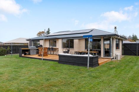 Photo of property in 3 Stanwood Grove, Darfield, 7510