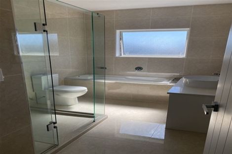 Photo of property in 21d Stamford Crescent, Flat Bush, Auckland, 2019