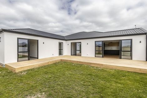 Photo of property in 16 Herridge Street, Woodend, 7691