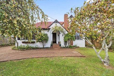 Photo of property in 195 Queen Street, Northcote Point, Auckland, 0627