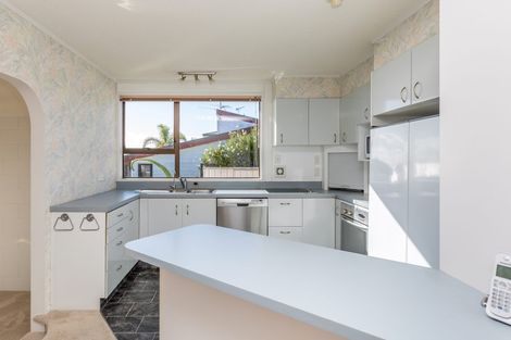 Photo of property in 1420 Whangaparaoa Road, Army Bay, Whangaparaoa, 0930