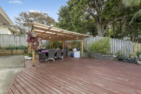 Photo of property in 3 Fairchild Avenue, Goodwood Heights, Auckland, 2105