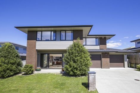 Photo of property in 14 Midhurst Avenue, Henderson, Auckland, 0612