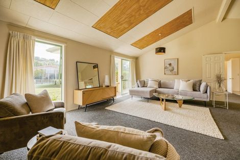 Photo of property in 53 Cabeleigh Drive, Helensville, 0800