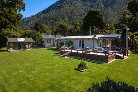 Photo of property in 25 Kamahi Road, Tennyson Inlet, Rai Valley, 7195