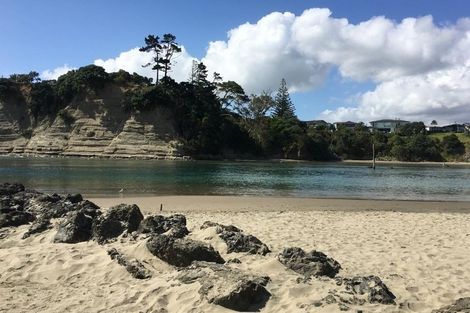 Photo of property in 152 Arran Point Parade, Orewa, 0931