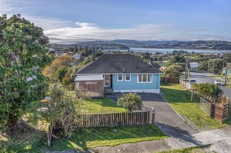 Photo of property in 2 Ngahue Crescent, Elsdon, Porirua, 5022