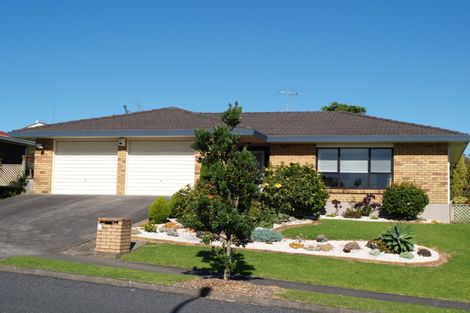 Photo of property in 16 Orangewood Drive, Northpark, Auckland, 2013
