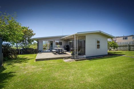 Photo of property in 35 Whaka Street, Maungaturoto, 0520