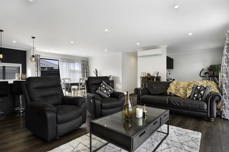 Photo of property in 15 Maple Grove, Kingston, Wellington, 6021