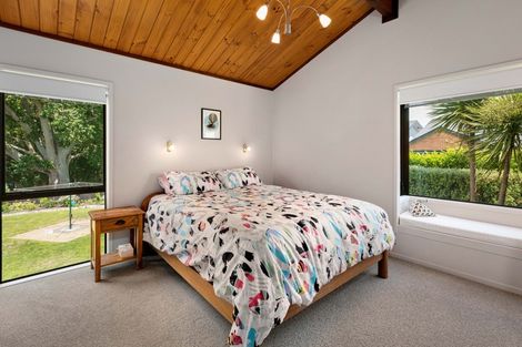 Photo of property in 2 Gellibrand Place, Omokoroa, 3114