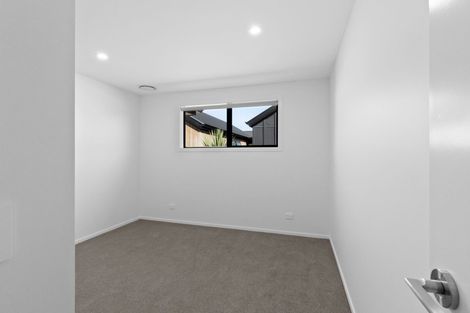 Photo of property in 16 Fallow Street, Jacks Point, 9371