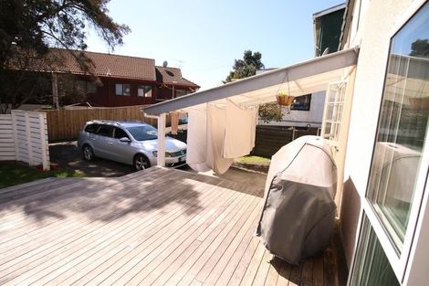Photo of property in 2/18 Reid Road, New Lynn, Auckland, 0600