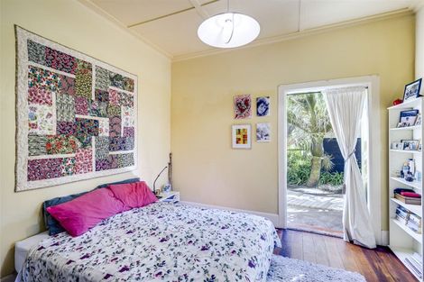 Photo of property in 1 Lawrence Road, Hospital Hill, Napier, 4110