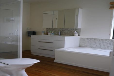 Photo of property in 14 Longview Rise, Massey, Auckland, 0614