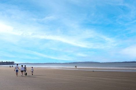 Photo of property in 2/5 Captains Close, Torbay, Auckland, 0630